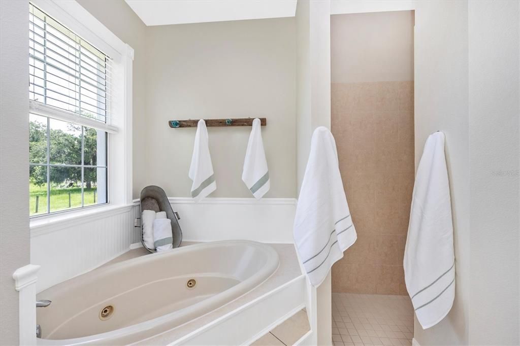 For Sale: $1,350,000 (3 beds, 2 baths, 2929 Square Feet)