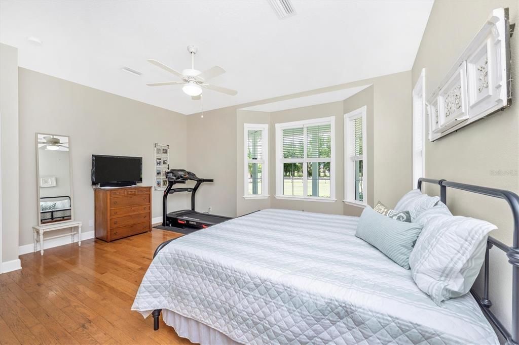 For Sale: $1,350,000 (3 beds, 2 baths, 2929 Square Feet)