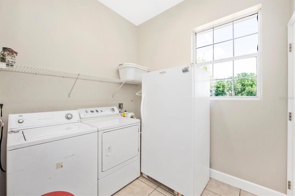 For Sale: $1,350,000 (3 beds, 2 baths, 2929 Square Feet)