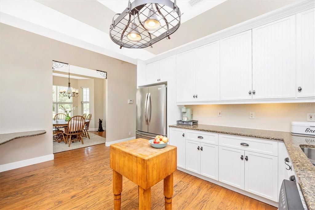 For Sale: $1,350,000 (3 beds, 2 baths, 2929 Square Feet)