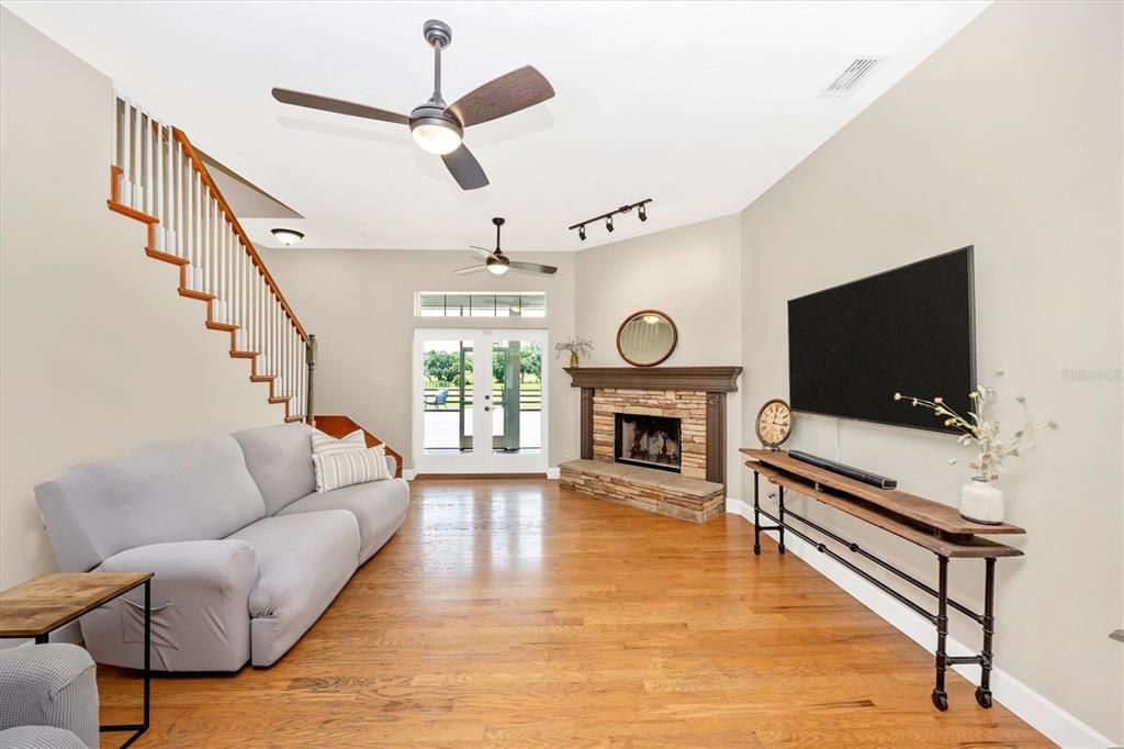 For Sale: $1,350,000 (3 beds, 2 baths, 2929 Square Feet)