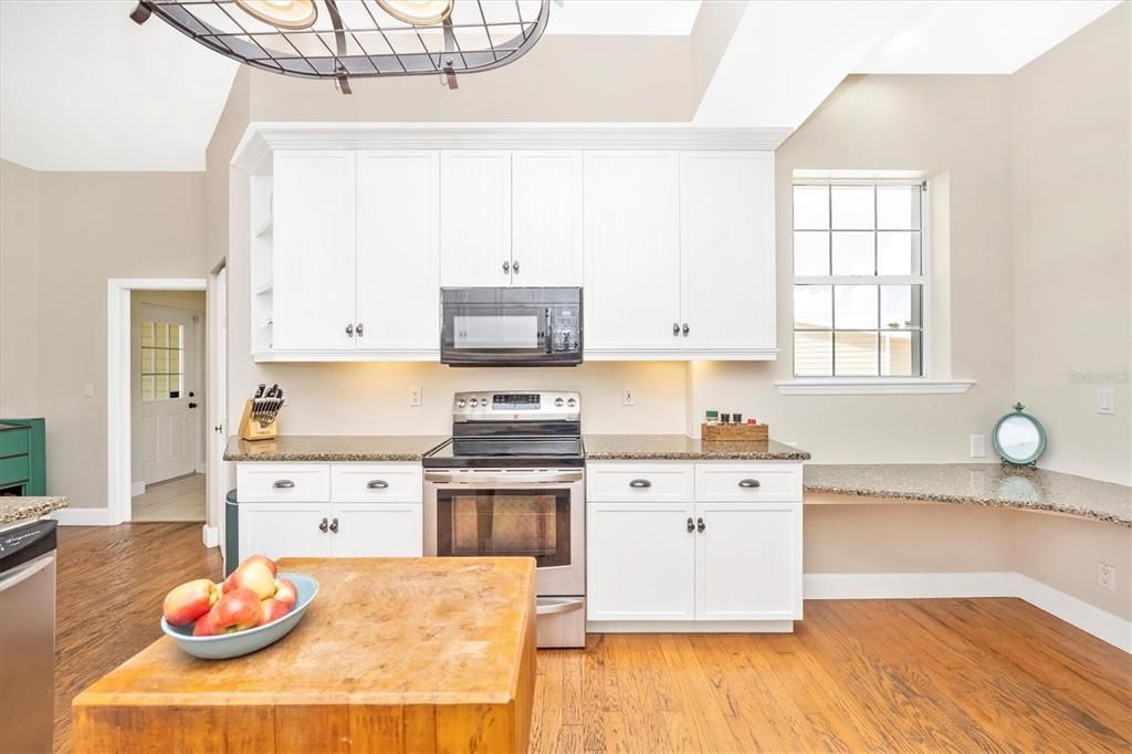 For Sale: $1,350,000 (3 beds, 2 baths, 2929 Square Feet)