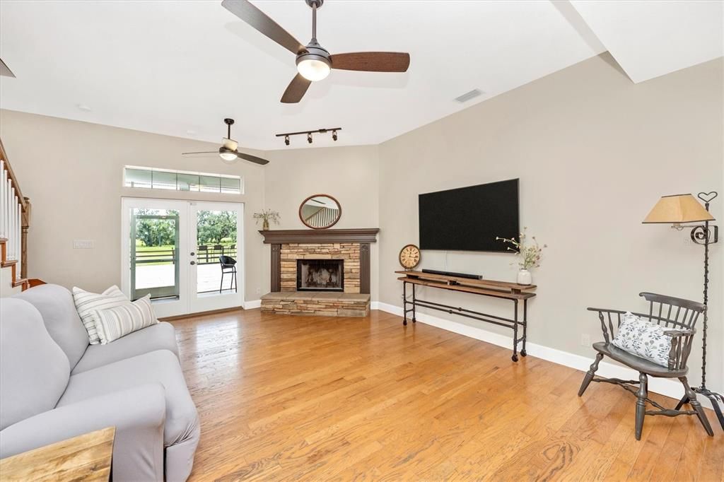 For Sale: $1,350,000 (3 beds, 2 baths, 2929 Square Feet)