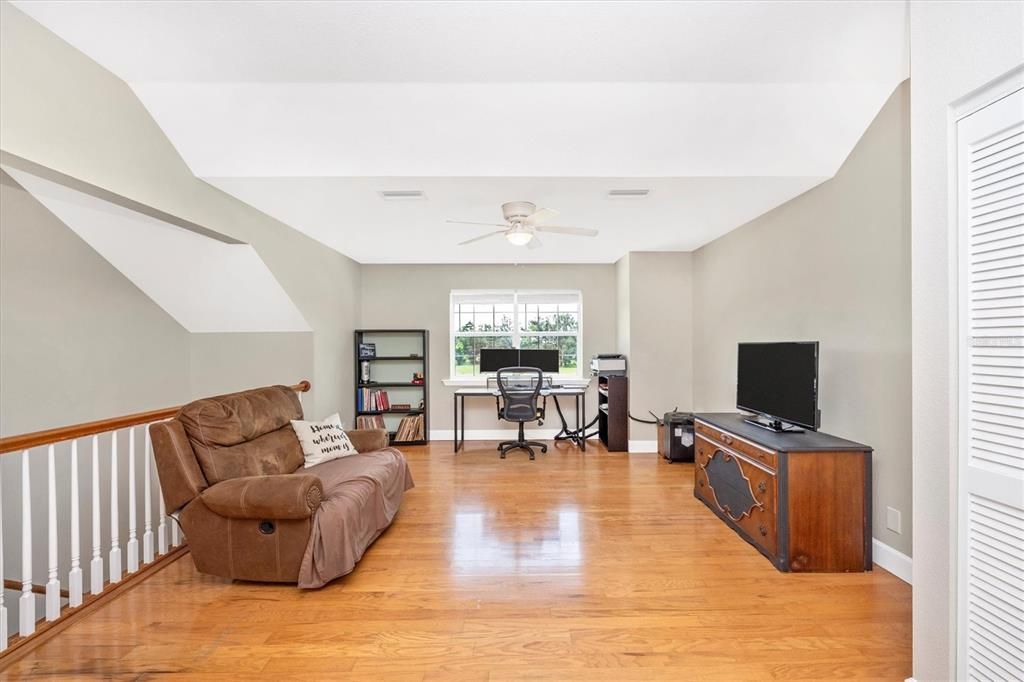 For Sale: $1,350,000 (3 beds, 2 baths, 2929 Square Feet)