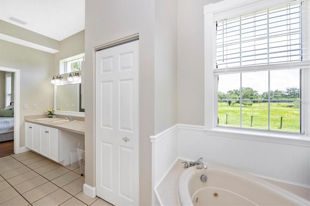 For Sale: $1,350,000 (3 beds, 2 baths, 2929 Square Feet)