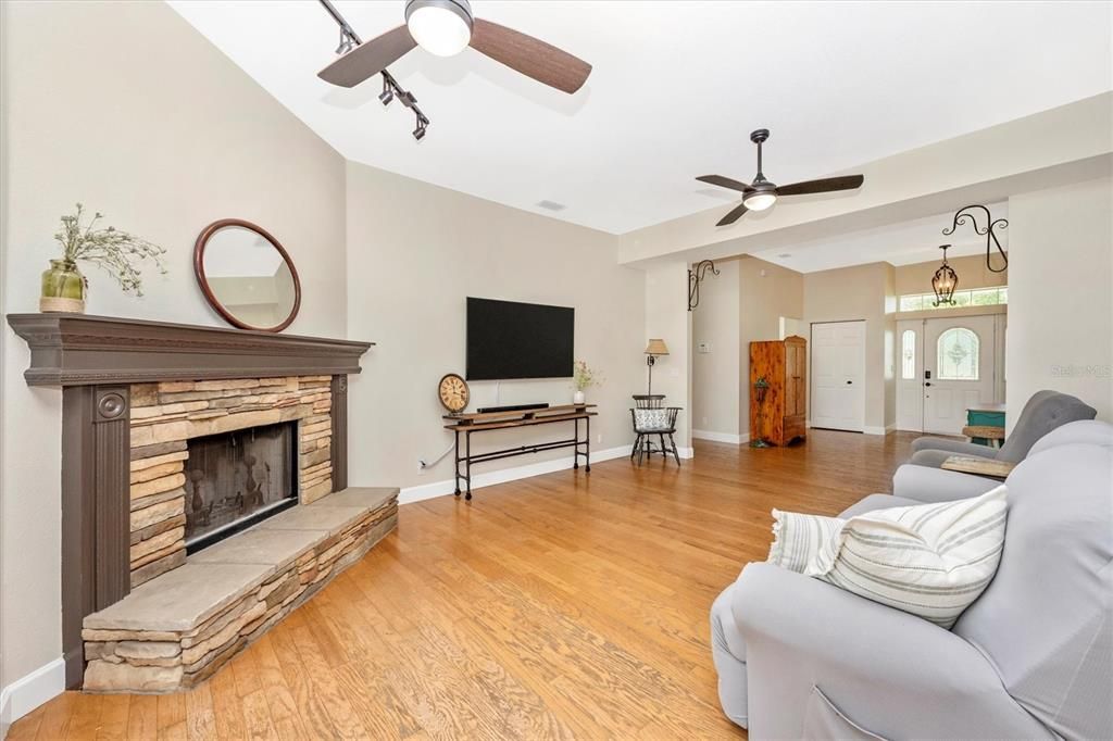 For Sale: $1,350,000 (3 beds, 2 baths, 2929 Square Feet)