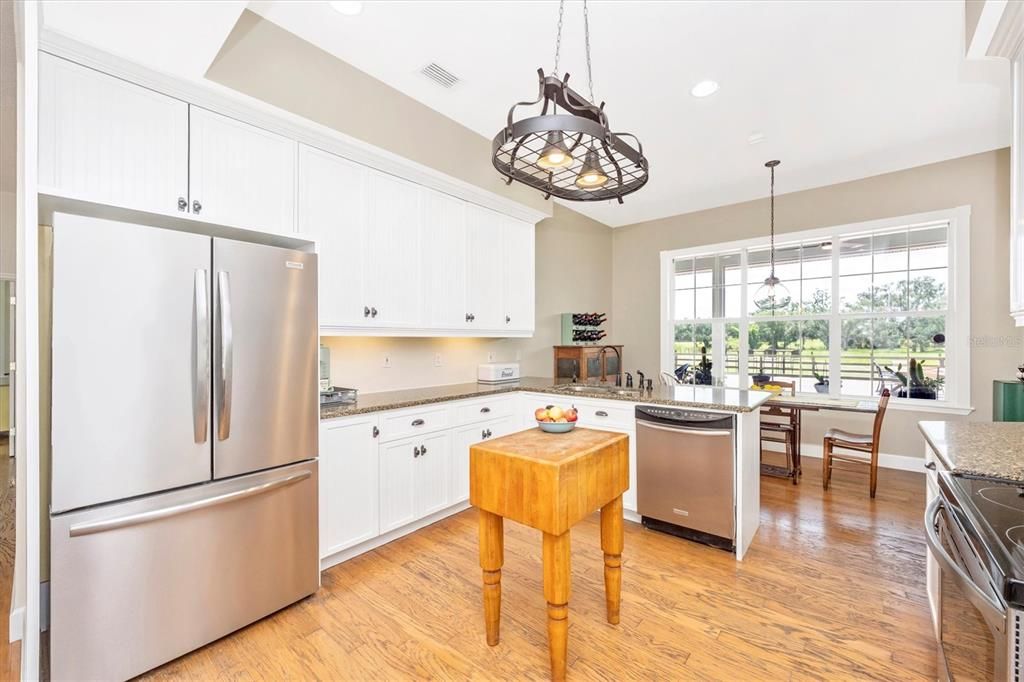 For Sale: $1,350,000 (3 beds, 2 baths, 2929 Square Feet)