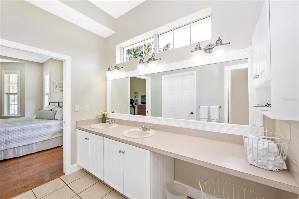 For Sale: $1,350,000 (3 beds, 2 baths, 2929 Square Feet)