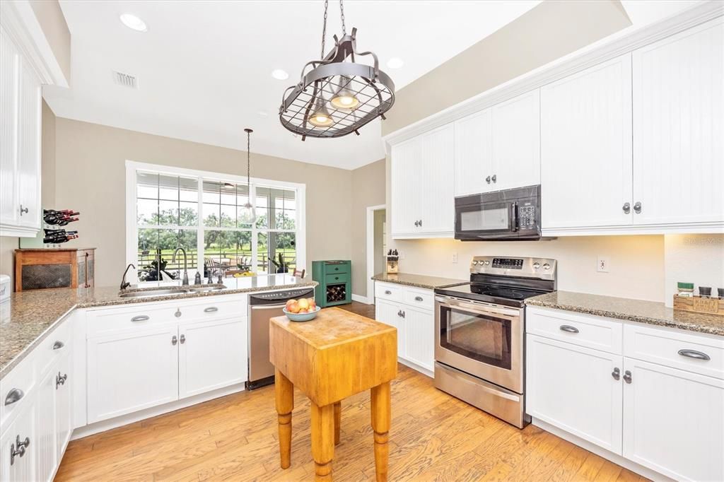 For Sale: $1,350,000 (3 beds, 2 baths, 2929 Square Feet)