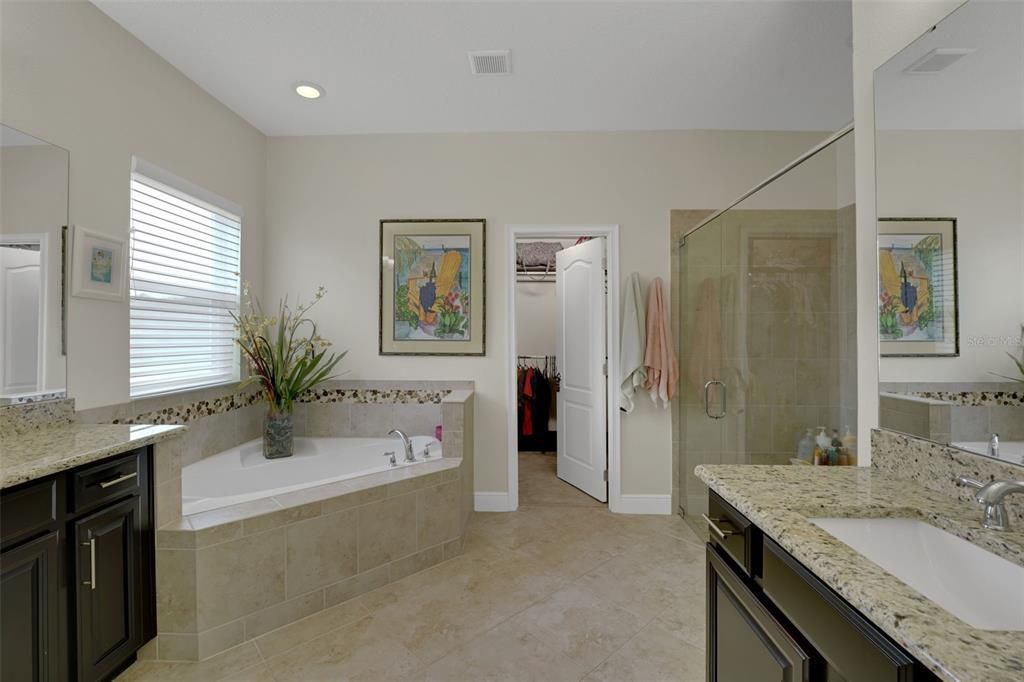 En Venta: $999,000 (4 camas, 3 baños, 3261 Pies cuadrados)