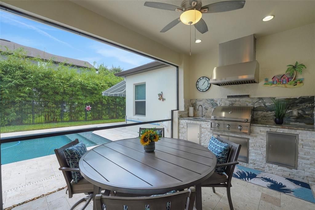 En Venta: $999,000 (4 camas, 3 baños, 3261 Pies cuadrados)