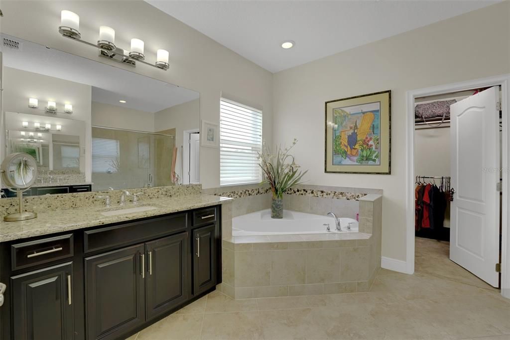 En Venta: $999,000 (4 camas, 3 baños, 3261 Pies cuadrados)