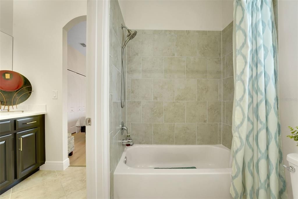 En Venta: $999,000 (4 camas, 3 baños, 3261 Pies cuadrados)