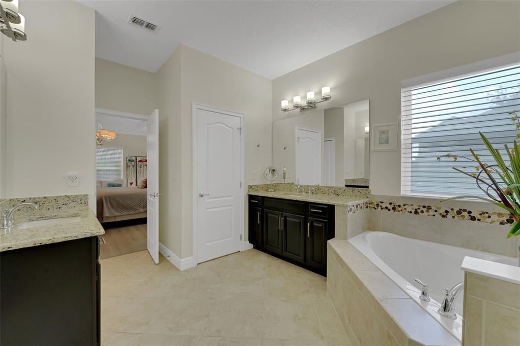 En Venta: $999,000 (4 camas, 3 baños, 3261 Pies cuadrados)