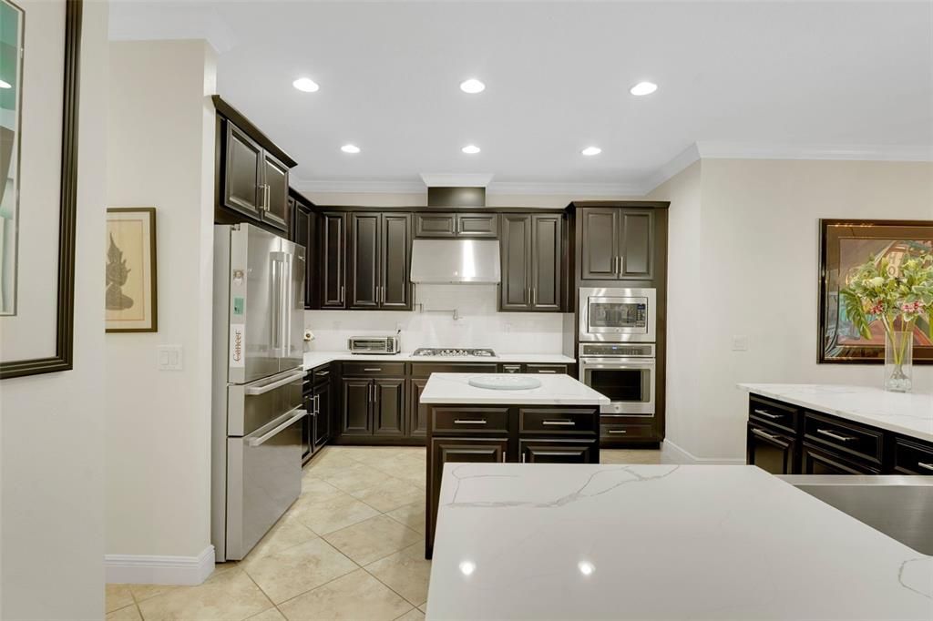 En Venta: $999,000 (4 camas, 3 baños, 3261 Pies cuadrados)