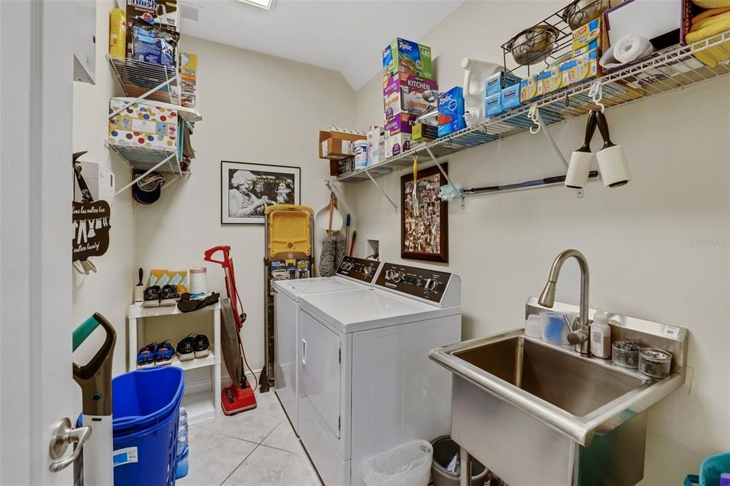 En Venta: $999,000 (4 camas, 3 baños, 3261 Pies cuadrados)