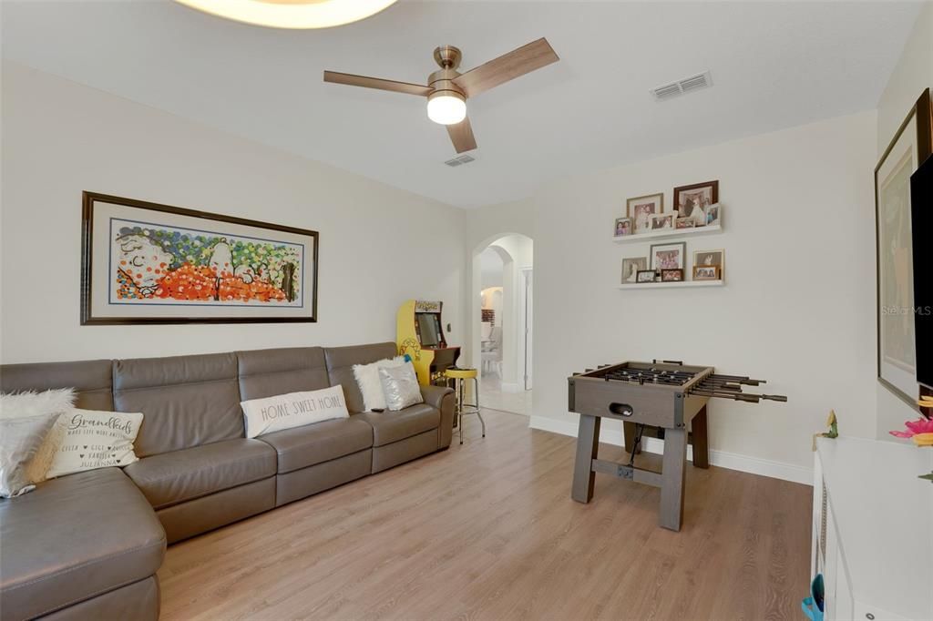 En Venta: $999,000 (4 camas, 3 baños, 3261 Pies cuadrados)