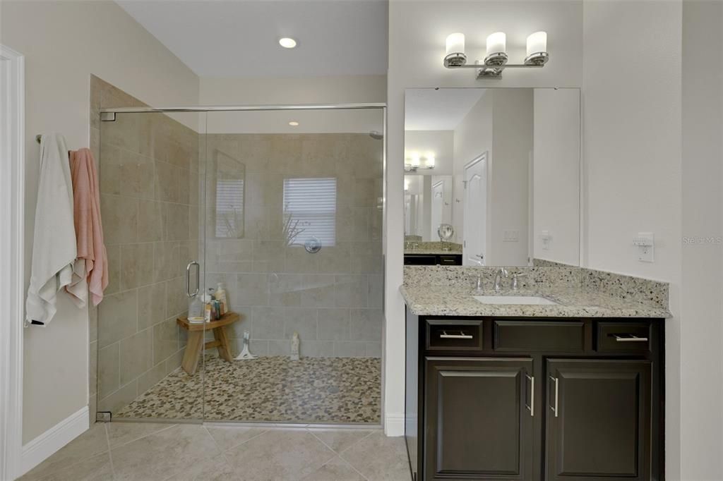 En Venta: $999,000 (4 camas, 3 baños, 3261 Pies cuadrados)