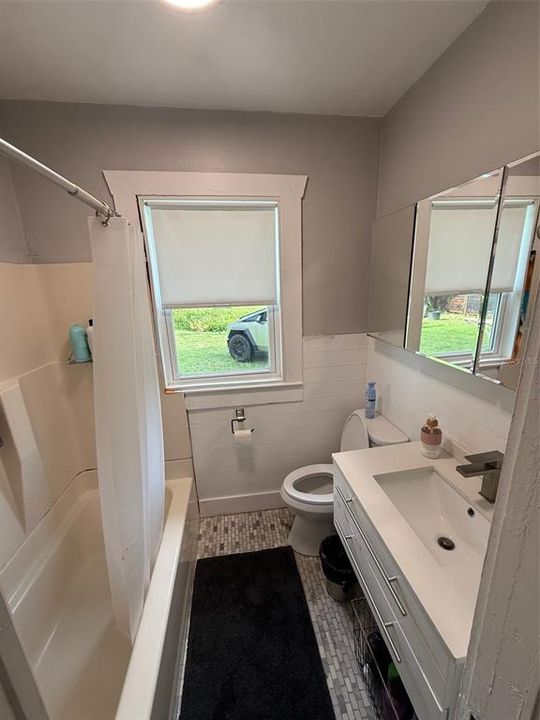 For Sale: $189,900 (2 beds, 1 baths, 688 Square Feet)