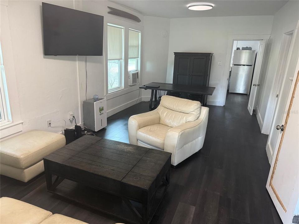 For Sale: $189,900 (2 beds, 1 baths, 688 Square Feet)