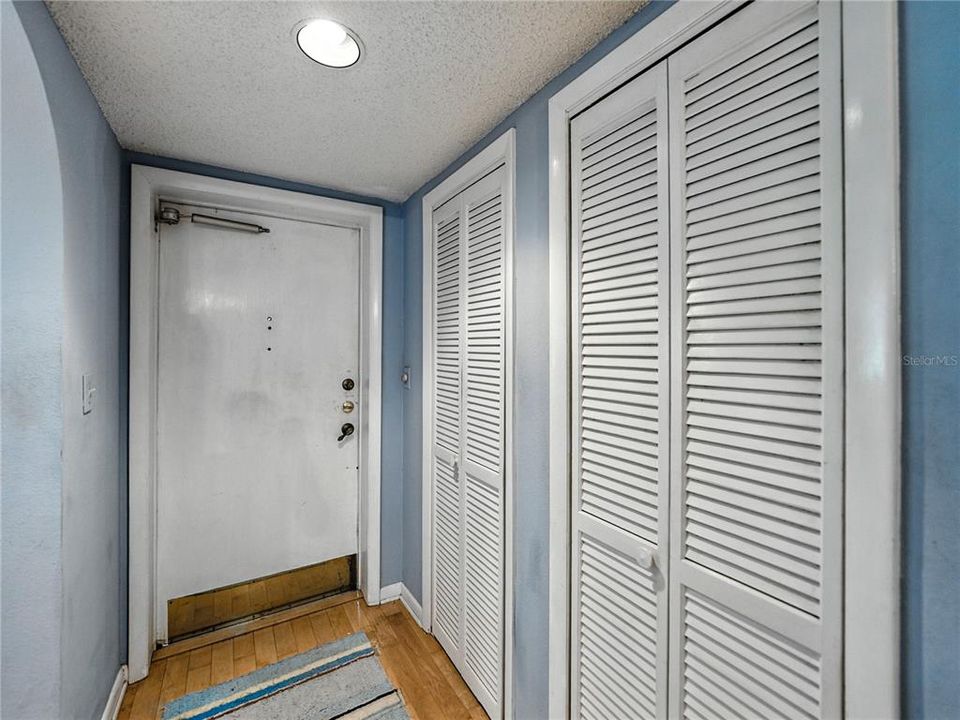 待售: $165,000 (2 贝兹, 2 浴室, 1280 平方英尺)