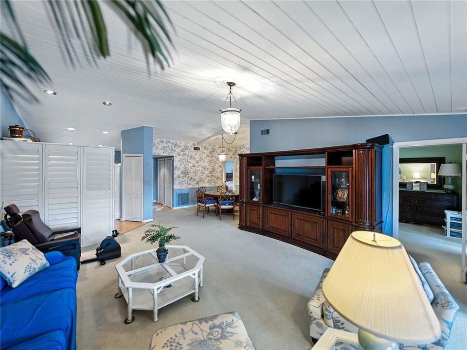 待售: $165,000 (2 贝兹, 2 浴室, 1280 平方英尺)