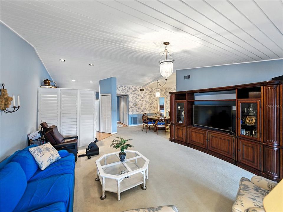 待售: $165,000 (2 贝兹, 2 浴室, 1280 平方英尺)