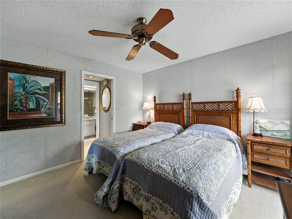 待售: $165,000 (2 贝兹, 2 浴室, 1280 平方英尺)