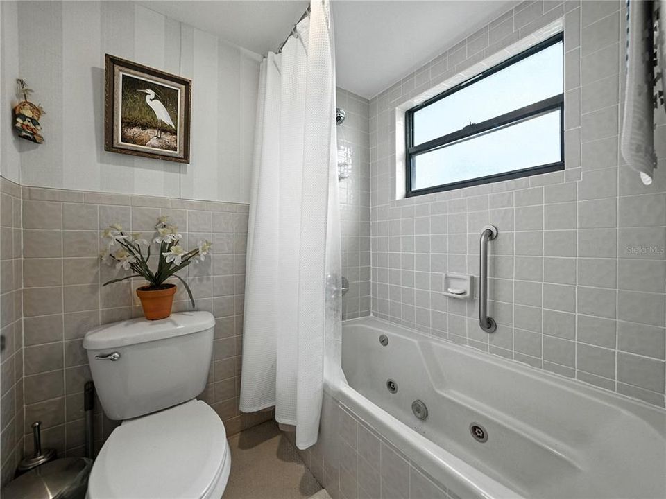 待售: $165,000 (2 贝兹, 2 浴室, 1280 平方英尺)