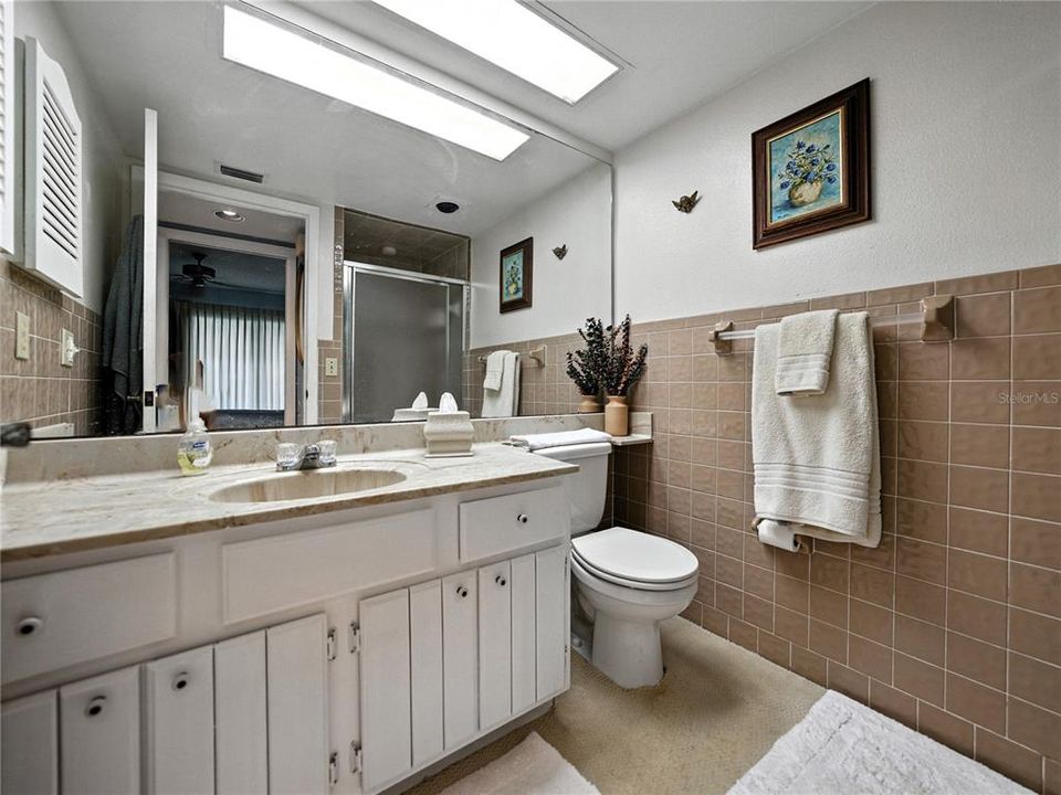 待售: $165,000 (2 贝兹, 2 浴室, 1280 平方英尺)