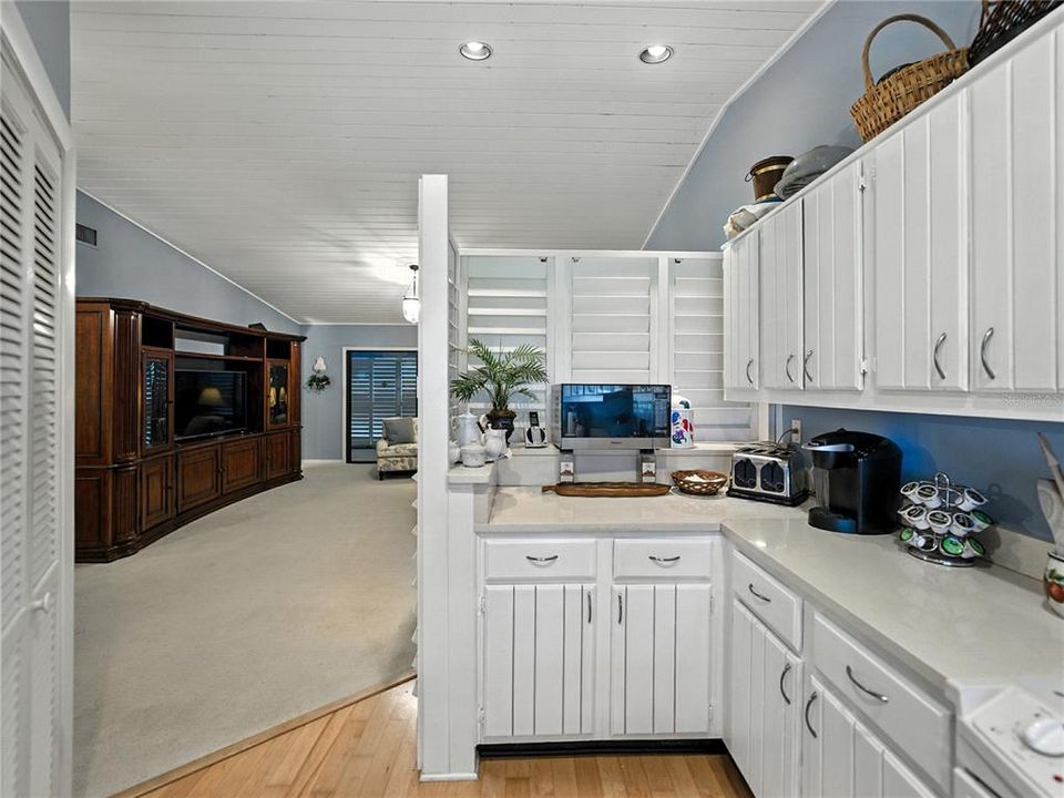 待售: $165,000 (2 贝兹, 2 浴室, 1280 平方英尺)