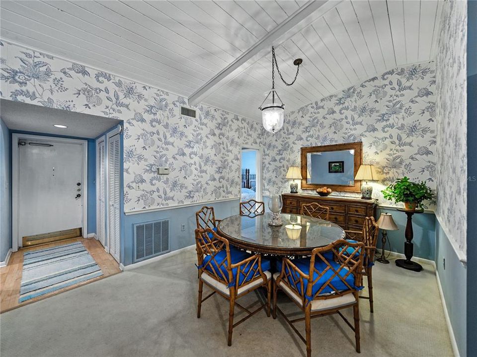 待售: $165,000 (2 贝兹, 2 浴室, 1280 平方英尺)