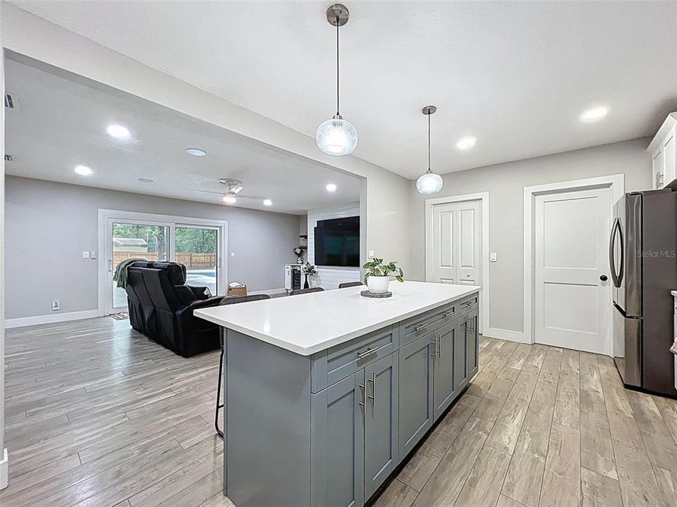 待售: $750,000 (3 贝兹, 2 浴室, 2471 平方英尺)