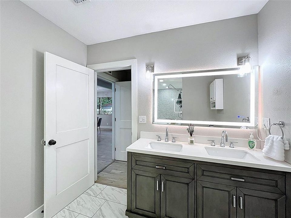 待售: $750,000 (3 贝兹, 2 浴室, 2471 平方英尺)