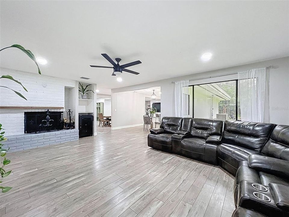 待售: $750,000 (3 贝兹, 2 浴室, 2471 平方英尺)