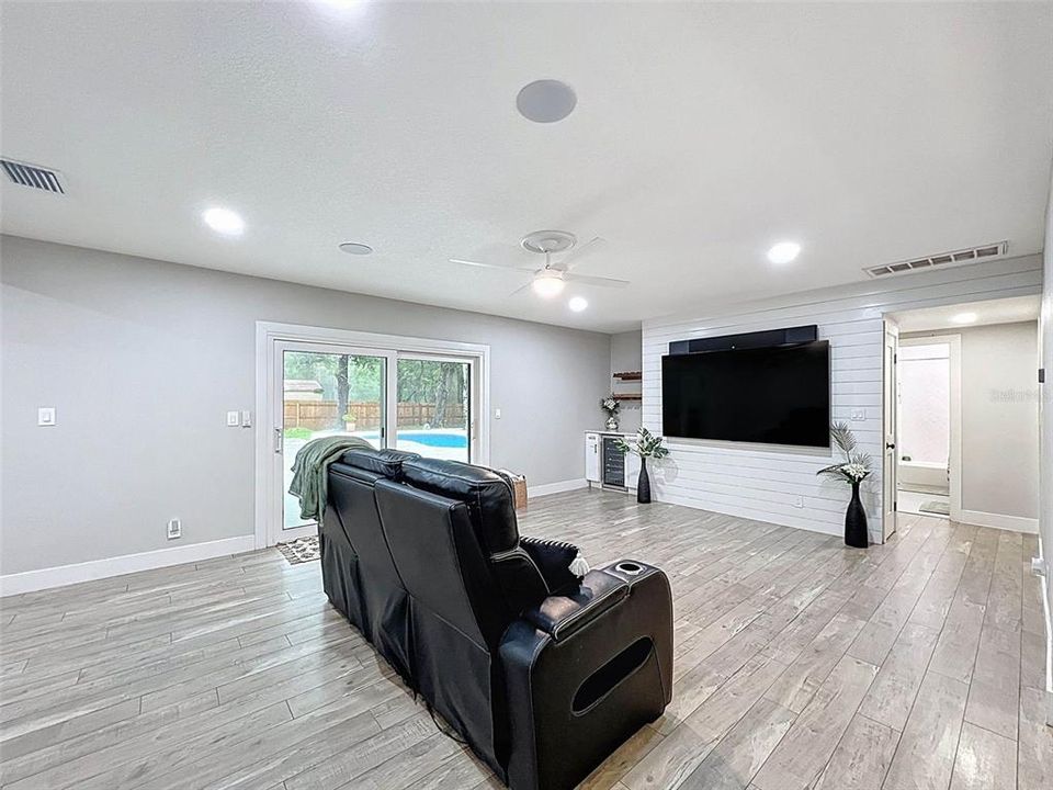 待售: $750,000 (3 贝兹, 2 浴室, 2471 平方英尺)