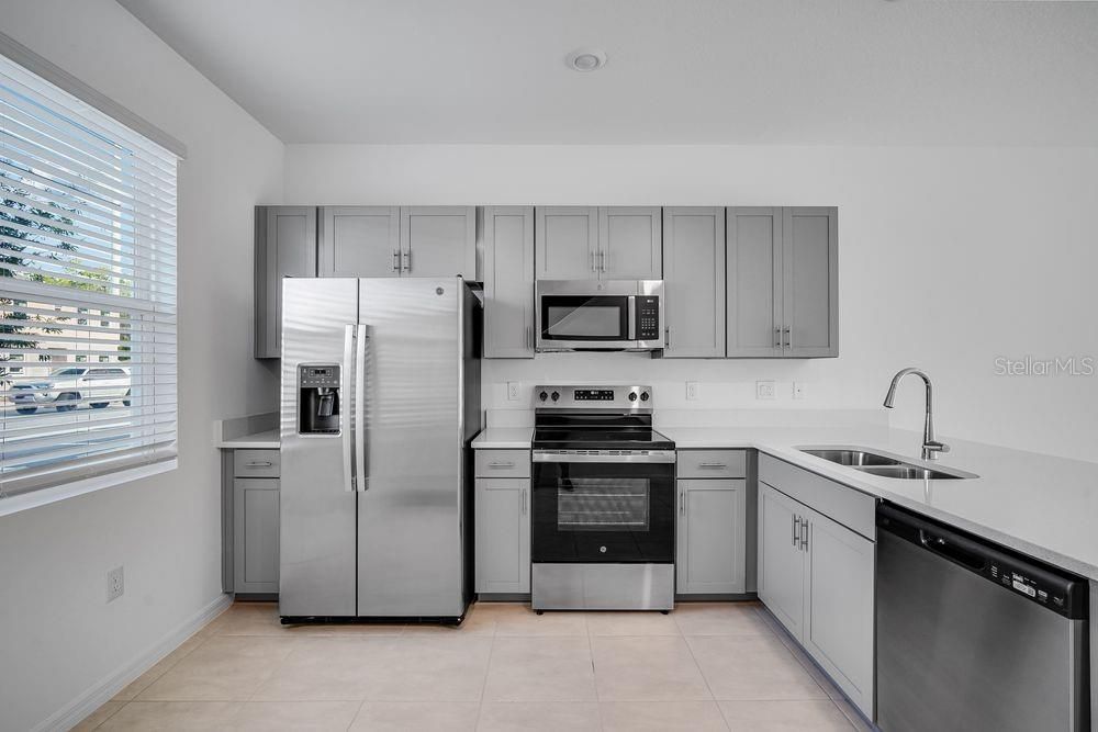 Active With Contract: $249,000 (2 beds, 2 baths, 1178 Square Feet)