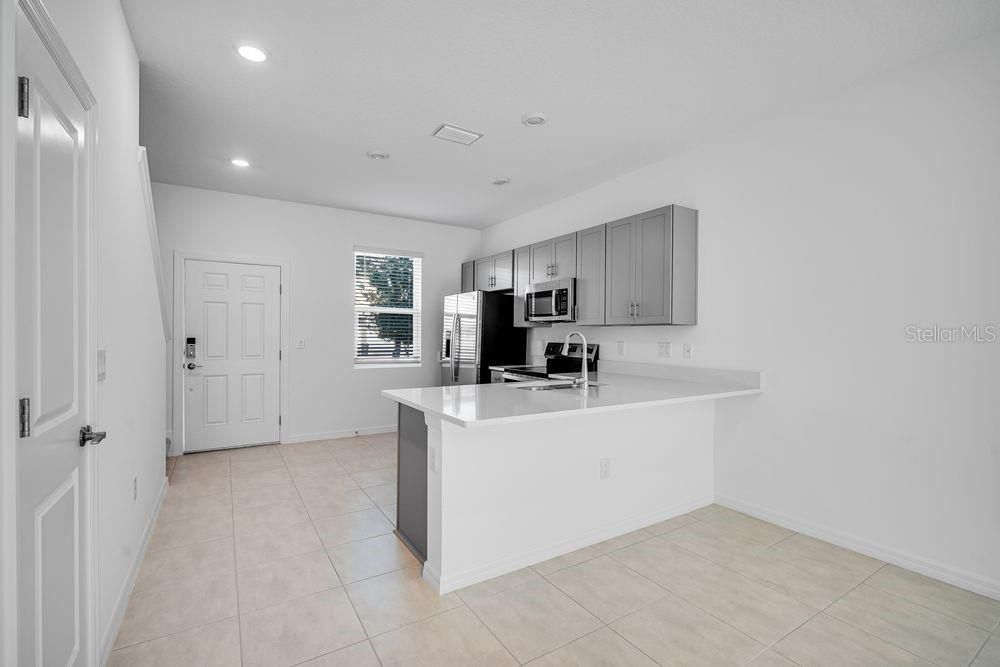 Active With Contract: $249,000 (2 beds, 2 baths, 1178 Square Feet)