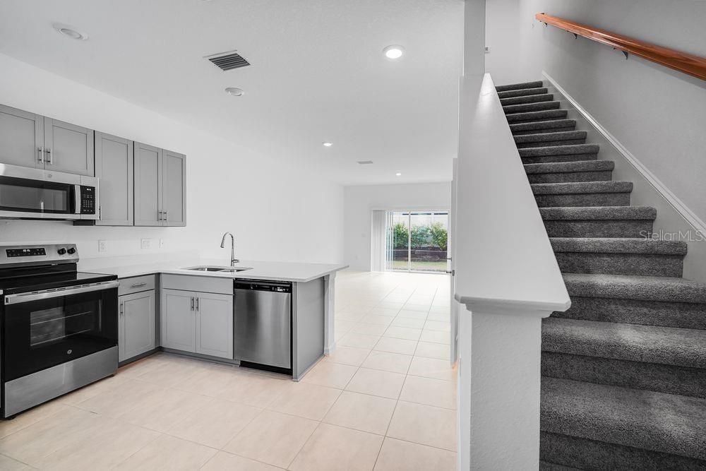 Active With Contract: $249,000 (2 beds, 2 baths, 1178 Square Feet)