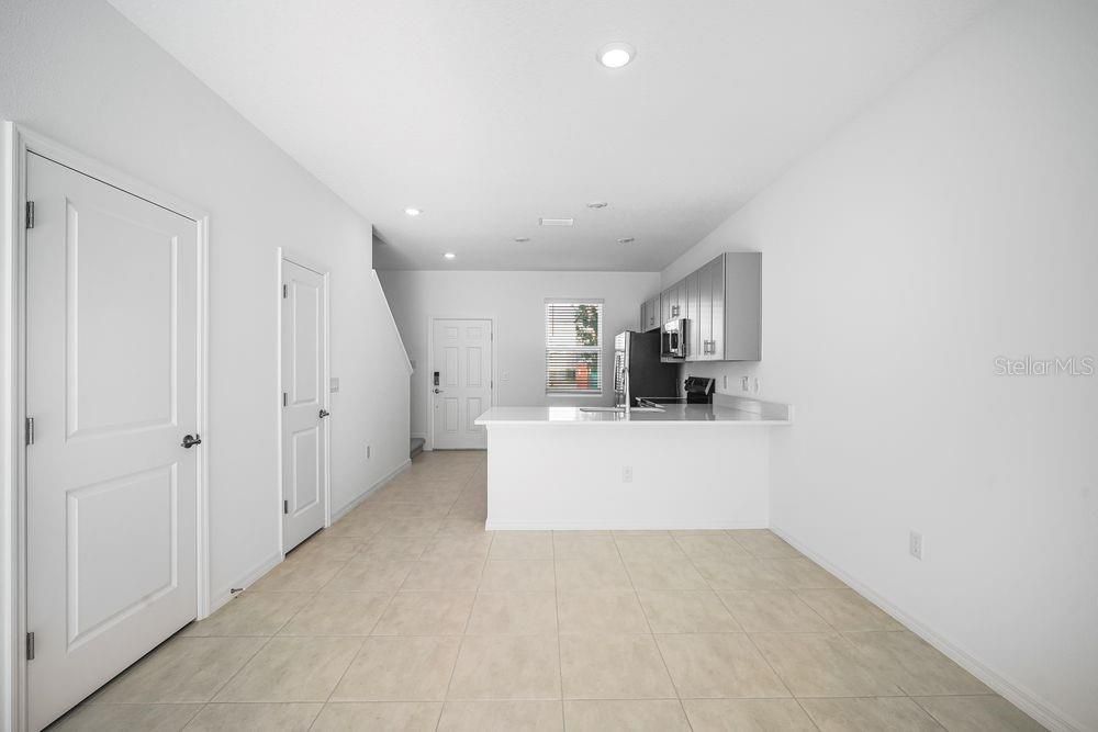 Active With Contract: $249,000 (2 beds, 2 baths, 1178 Square Feet)