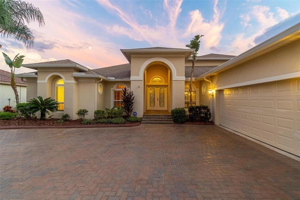 En Venta: $1,099,000 (4 camas, 4 baños, 3709 Pies cuadrados)