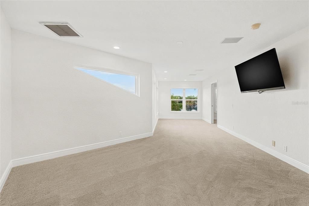 En Venta: $1,099,000 (4 camas, 4 baños, 3709 Pies cuadrados)