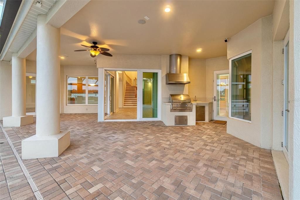 En Venta: $1,099,000 (4 camas, 4 baños, 3709 Pies cuadrados)