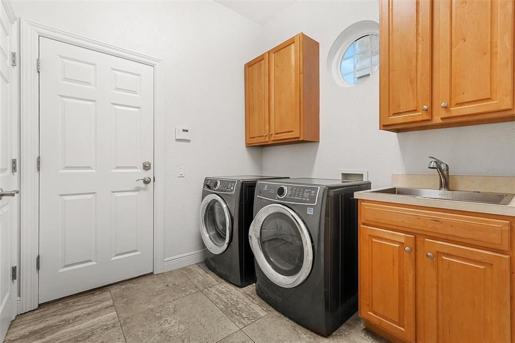 En Venta: $1,099,000 (4 camas, 4 baños, 3709 Pies cuadrados)