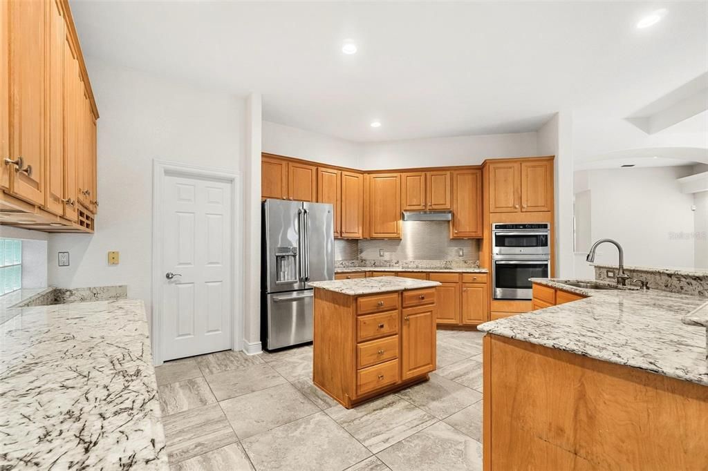 En Venta: $1,099,000 (4 camas, 4 baños, 3709 Pies cuadrados)