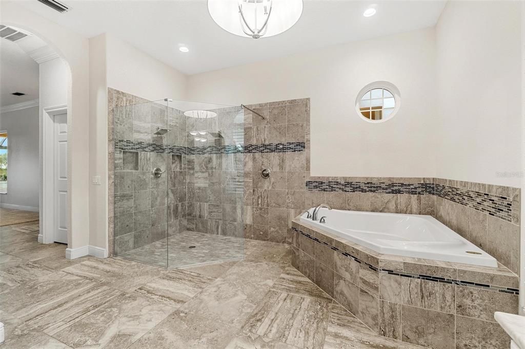 En Venta: $1,099,000 (4 camas, 4 baños, 3709 Pies cuadrados)