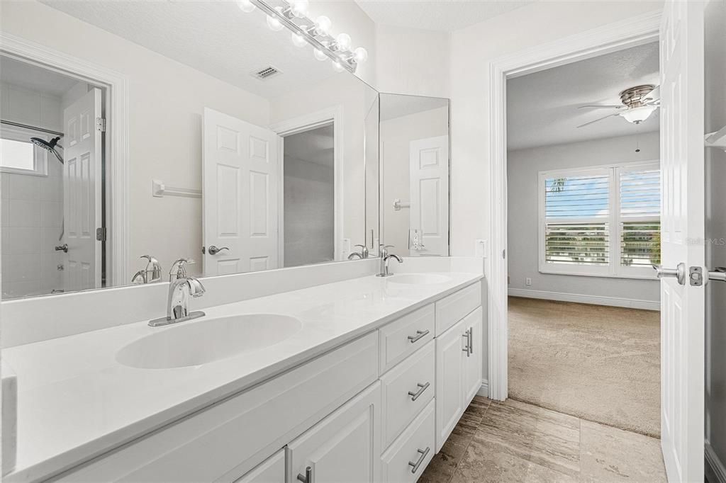 En Venta: $1,099,000 (4 camas, 4 baños, 3709 Pies cuadrados)