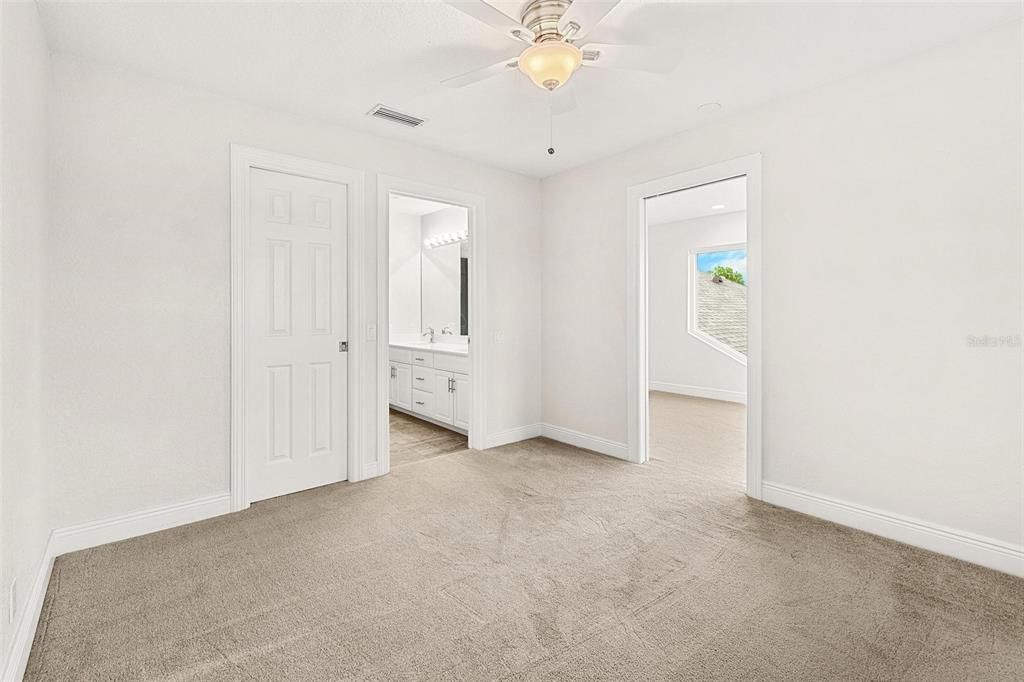 En Venta: $1,099,000 (4 camas, 4 baños, 3709 Pies cuadrados)