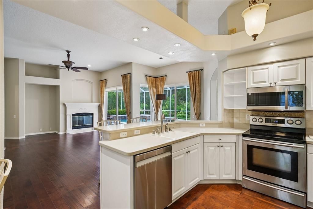 Active With Contract: $699,900 (4 beds, 3 baths, 2655 Square Feet)