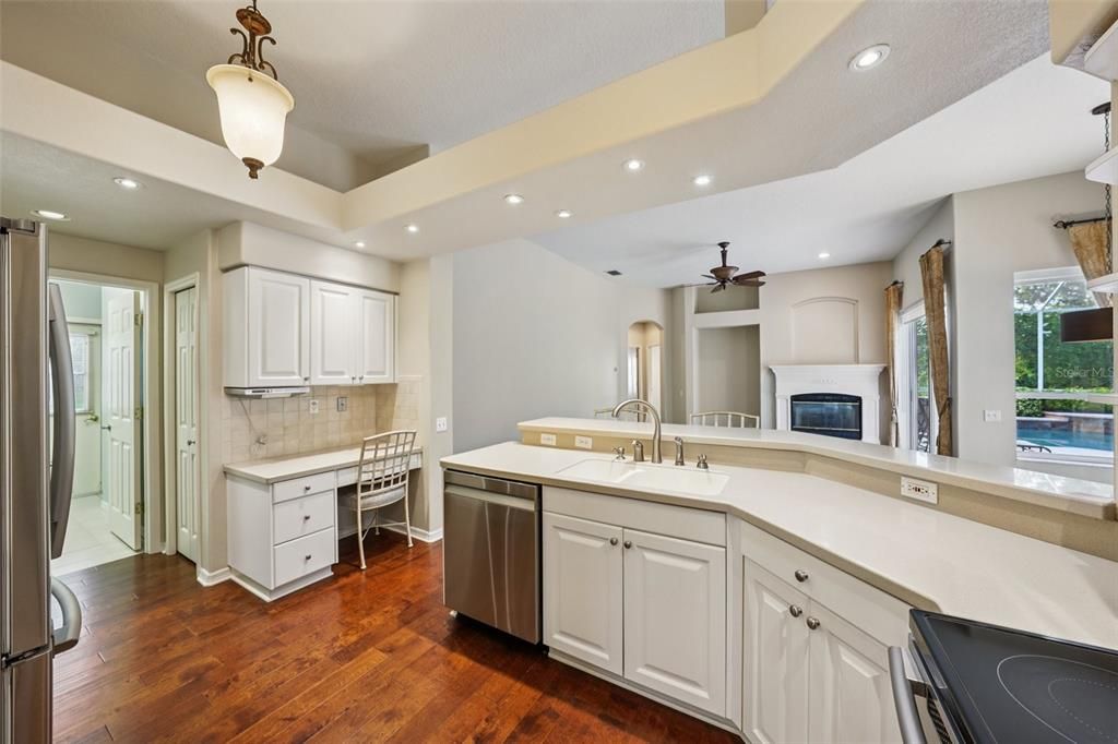 Active With Contract: $699,900 (4 beds, 3 baths, 2655 Square Feet)